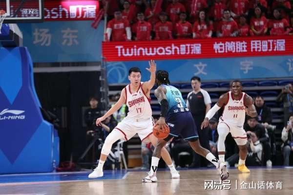 世界杯高清比赛观看-太离谱了!2米22中锋0分0助,仅抢了1个篮板,在场上竟然防自己人