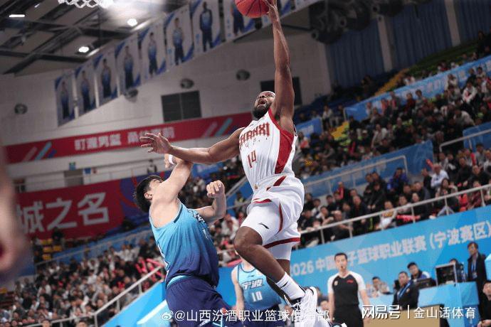 世界杯高清比赛观看-太离谱了!2米22中锋0分0助,仅抢了1个篮板,在场上竟然防自己人