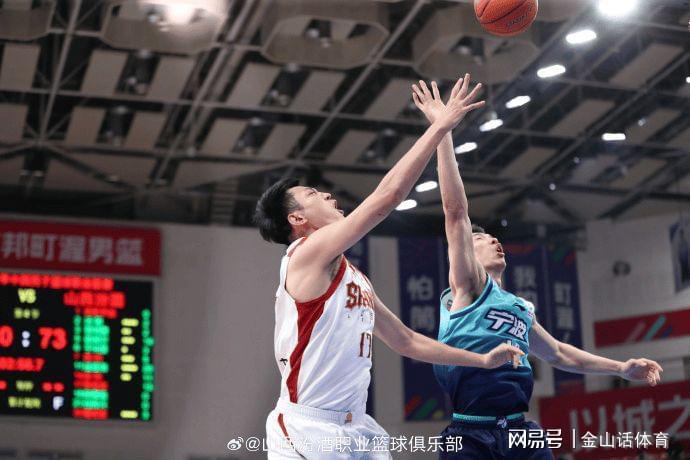 世界杯高清比赛观看-太离谱了!2米22中锋0分0助,仅抢了1个篮板,在场上竟然防自己人