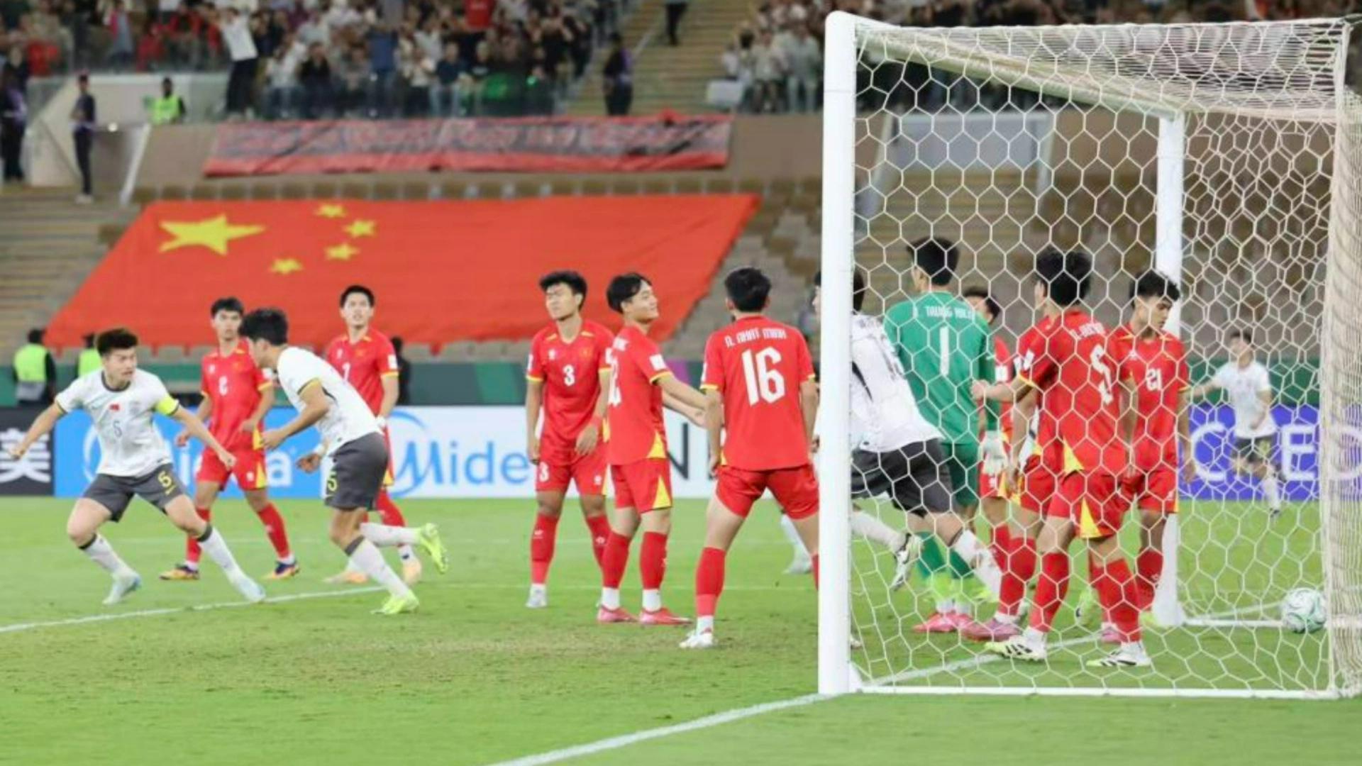 世界杯官方app下载入口-远离造神陷阱，央媒评U23男足进决赛，释放3大信号，风向又变了