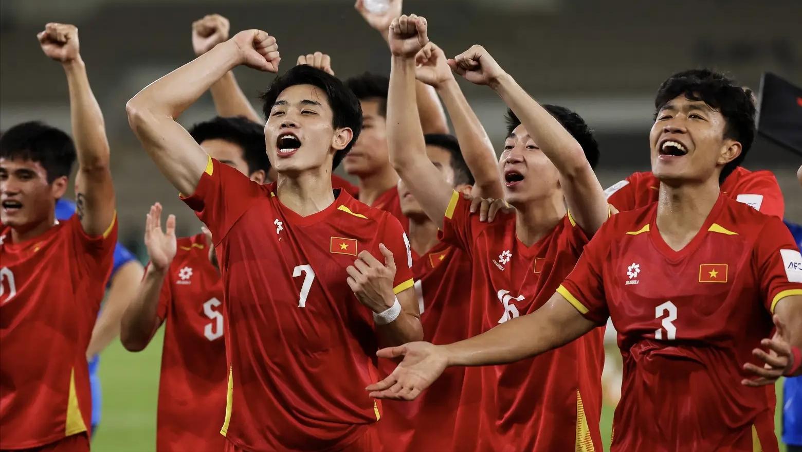 世界杯官方app下载入口-远离造神陷阱，央媒评U23男足进决赛，释放3大信号，风向又变了