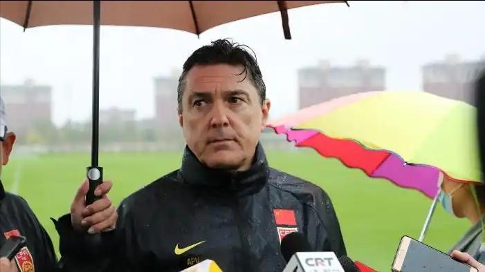 世界杯官方app下载入口-远离造神陷阱，央媒评U23男足进决赛，释放3大信号，风向又变了