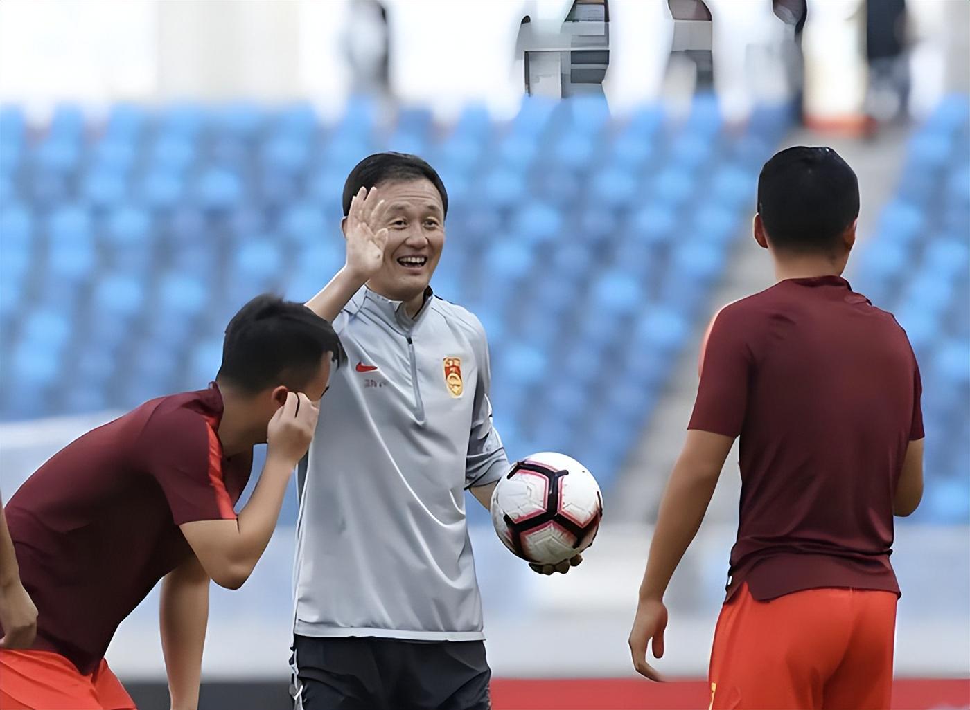 世界杯官方app下载入口-远离造神陷阱，央媒评U23男足进决赛，释放3大信号，风向又变了